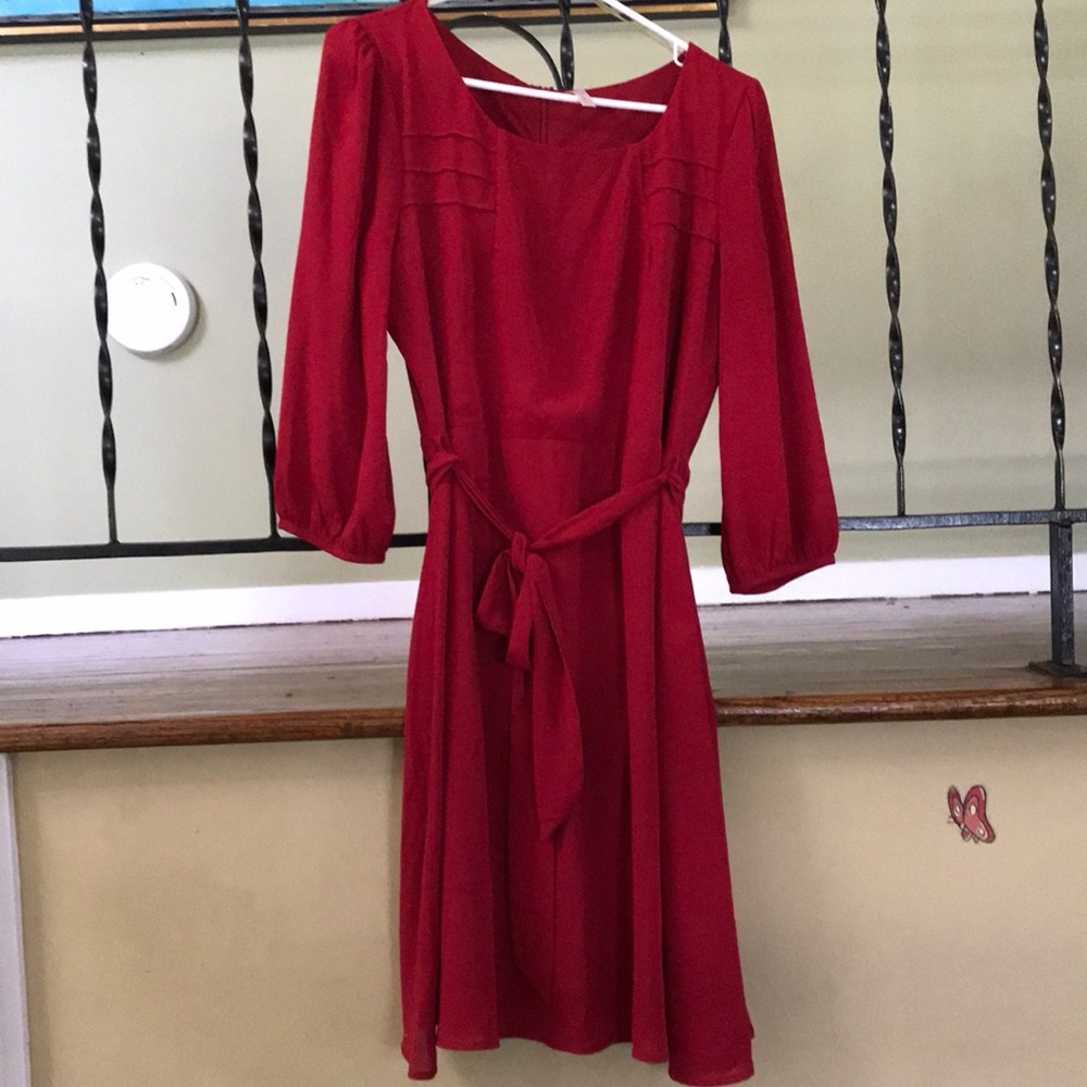 Awesome retro 70s dress with tie belt— so feminine